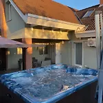 Nikolux Apartment *
