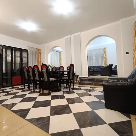 Nikolux Apartment *