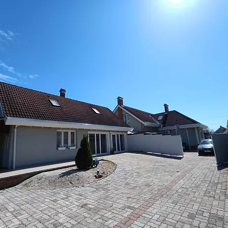 Nikolux Apartment *